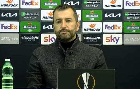 Diego Martínes, entrenador del Granada CF, en un momento de la rueda de prensa (GCF)