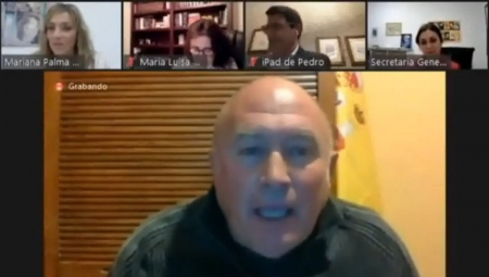 Rafael Azor, durante el pleno del Ayuntamiento de Baza que se ha hecho viral por sus desafortunadas declaraciones