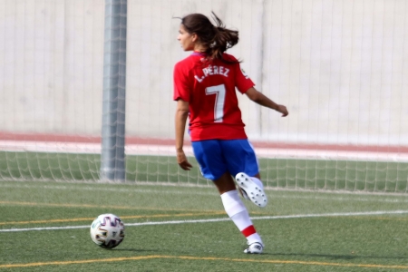 Laura Pérez y el Granada Femenino ejemplifican los valores que se conmemoran en un día como el de hoy (JOSÉ VELASCO / GRJ)