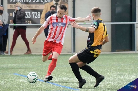 El Arenas empezará la lucha por el ascenso en Torre del Mar (JOSÉ M. BALDOMERO) 
