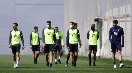 Imagen reciente de un entrenamiento del Granada (PEPE VILLOSLADA / GCF)