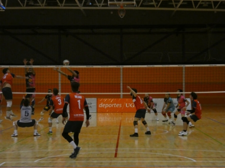 Un ataque del `Uni` frente a Caravaca (DEPORTES UGR) 