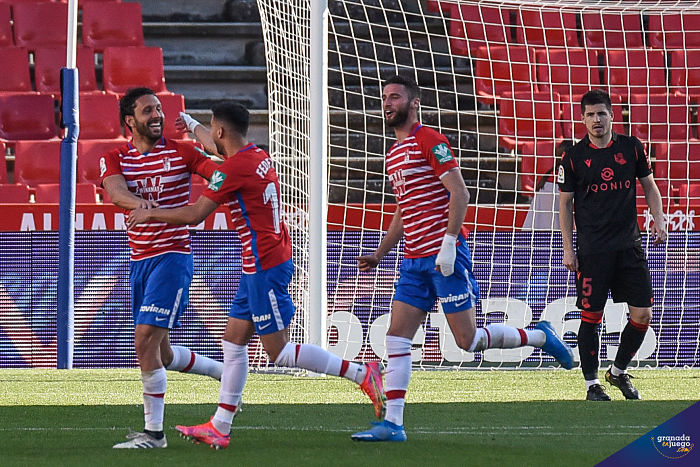 Germán celebra el gol que le ha dado la victoria al Granada frente a la Real Sociedad (JOSÉ M. BALDOMERO)
