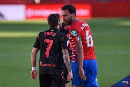 Germán tuvo sus más y sus menos con Portu durante la segunda parte (JOSÉ M. BALDOMERO)