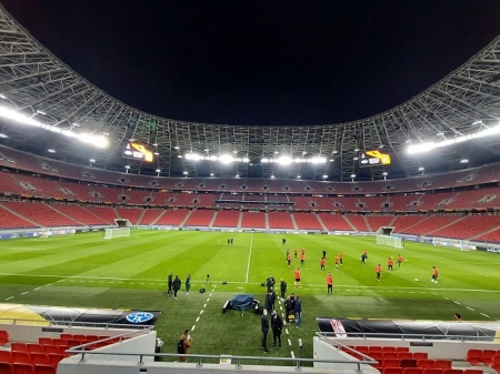 Panorámica del `Puskas Arena´ ayer durante el entrenamiento del Granada (FRAN CALVO)