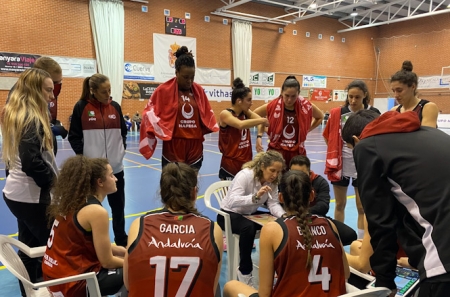Maribel Píñar da instrucciones durante un tiempo muerto (RACA) 