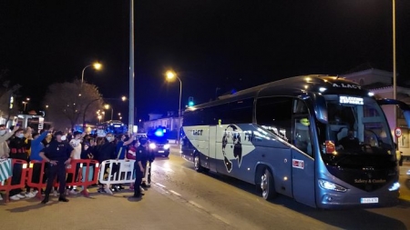 Momento de la llegada de la Selección Española a su hotel de concentración en Granada (FRAN CALVO)