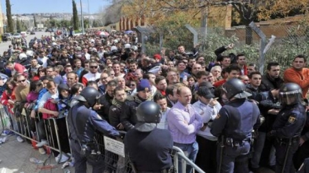 Las colas para hacerse con una entrada del España - República Checa en marzo de 2011 fueron caóticas (EFE)