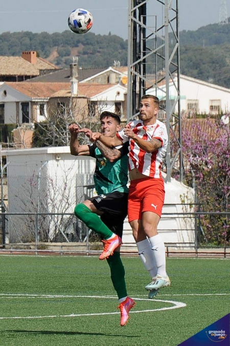 El Huétor Vega fue superior al Almería B (JOSÉ M. BALDOMERO) 