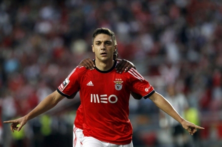 Guillerme Siqueria celebra un gol con la camiseta del Benfica