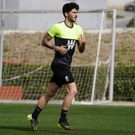 Carlos Neva, durante el entrenamiento de esta tarde en la Ciudad Deportiva (PEPE VILLOSLADA / GCF)