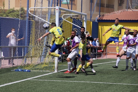Lance del partido esta mañana en el `Miguel Moranto´ (MANU LÓPEZ)