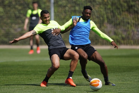 Luis Suárez junto a Eteki durante el entrenamiento de esta mañana (PEPE VILLOSLADA / GCF)