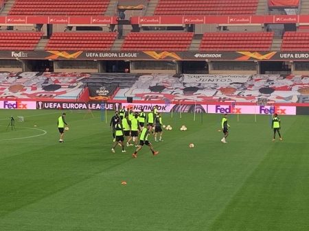 Imagen del entrenamiento del Granada esta tarde en el `Nuevo Los Cármenes´ (JOSÉ VELASCO / GRJ)