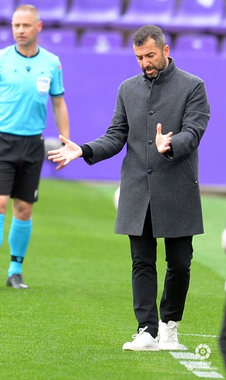 Diego Martínez, durante el encuentro en Valladolid (LALIGA)
