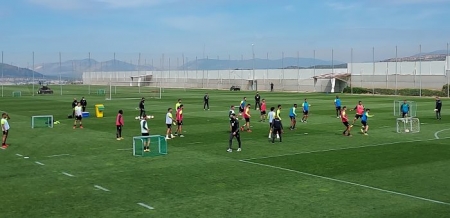 El Granada se ha ejercitado esta mañana en la Ciudad Deportiva antes de partir hacia Inglaterra (FRAN CALVO)