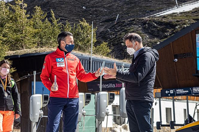 El presidente de la RFEDI, May Peus España, y el director gerente de Sierra Nevada, Jesús Ibáñez (WEB DE SIERRA NEVADA) El presidente de la RFEDI, May Peus España, y el director gerente de Sierra Nevada, Jesús Ibáñez (WEB DE SIERRA NEVADA)