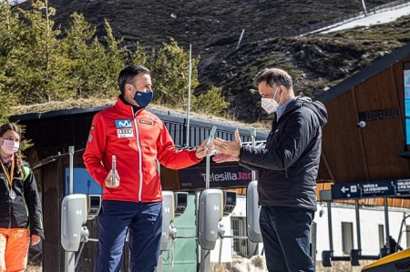El presidente de la RFEDI, May Peus España, y el director gerente de Sierra Nevada, Jesús Ibáñez (WEB DE SIERRA NEVADA)