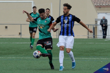 El CD Huétor Vega recibe este domingo al Atlético Malagueño (J. M. BALDOMERO)