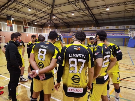 Tiempo muerto durante el partido (BM MARACENA)