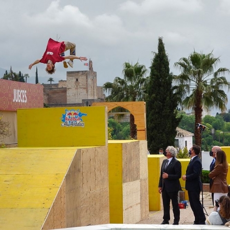 Exhibición de parkour (JAVIER ALGARRA/ AYUNTAMIENTO)
