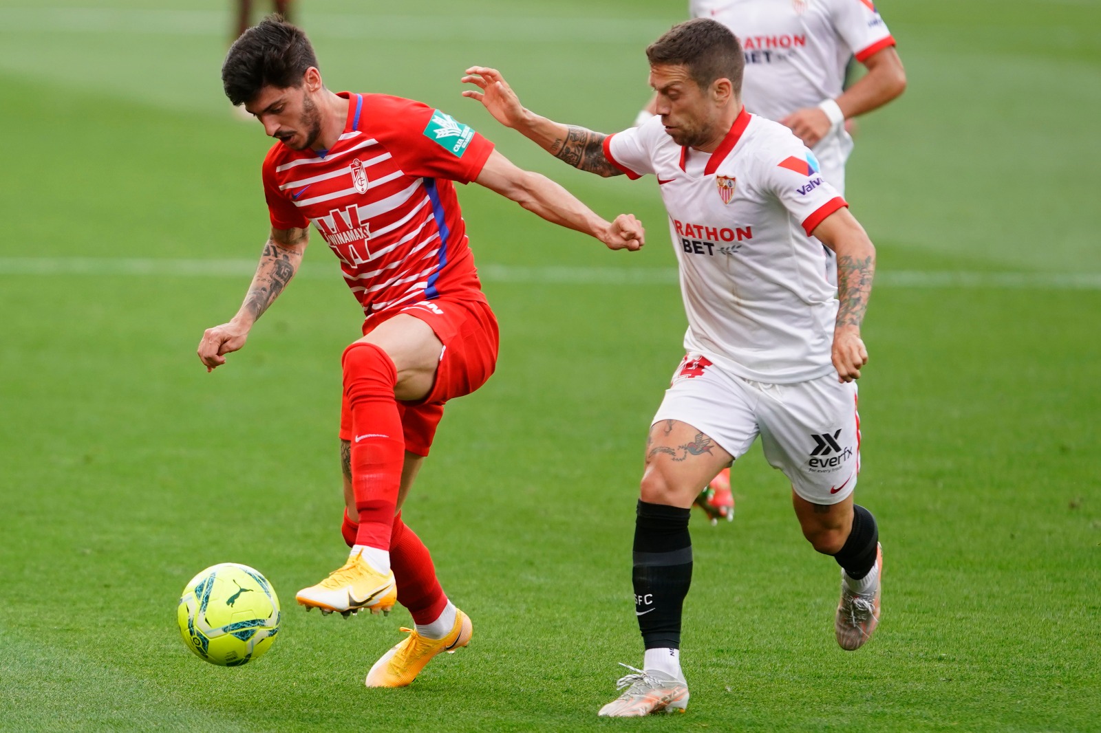 Carlos Neva, durante un lance del partido, se tuvo que marchar lesionado en la segunda parte (PEPE VILLOSLADA / GCF) Carlos Neva, durante un lance del partido, se tuvo que marchar lesionado en la segunda parte (PEPE VILLOSLADA / GCF)