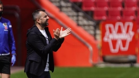 Diego Martínez, entrenador del Granada CF, durante un partido (LALIGA)