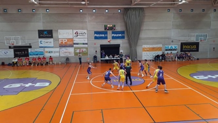 Salto inicial del partido de ida (CB BAZA)