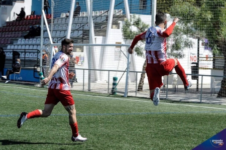 Cristiano (izquierda) celebra un gol junto a Fran Machado (JOSÉ M. BALDOMERO) 