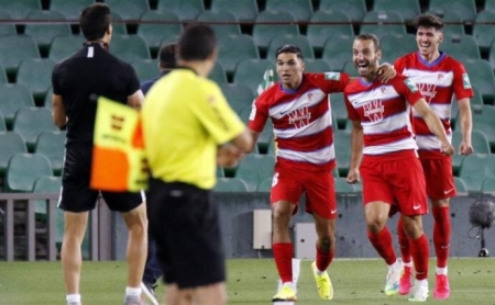 Soldado celebra su gol en el `Benito Villamarín` la temporada pasada (LALIGA)