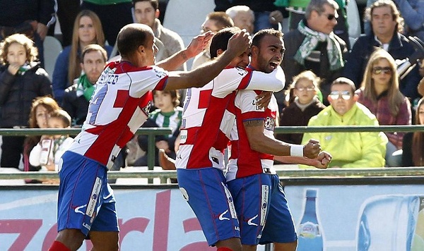 Carlos Martins, en el momento de hacer el segundo gol del Granada en casa del Betis en la temporada 2011/12 Carlos Martins, en el momento de hacer el segundo gol del Granada en casa del Betis en la temporada 2011/12