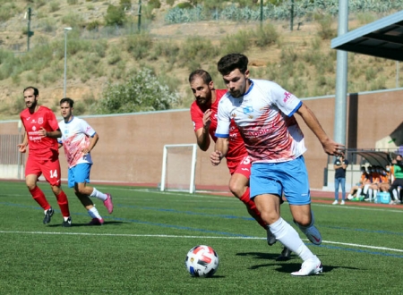 Los lojeños quieren puntuar en su salida al campo del Melilla CD (MIGUEL JÁIMEZ)