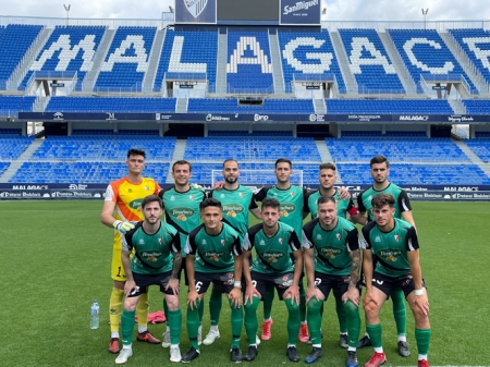 Once inicial del Huétor Vega en `La Rosaleda` (CD HUÉTOR VEGA) 