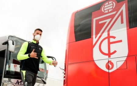 El Granada ya está viajando hacia Sevilla para medirse mañana al Betis (PEPE VILLOSLADA / GCF)