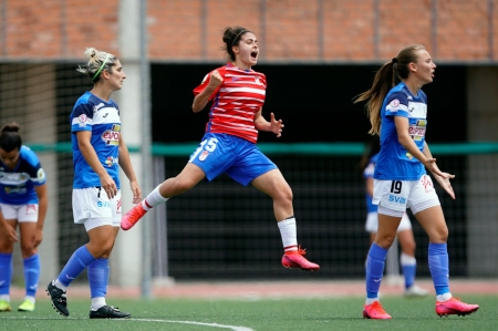Nerea Agüero celebra su gol ante el Alhama (GCF FEMENINO)