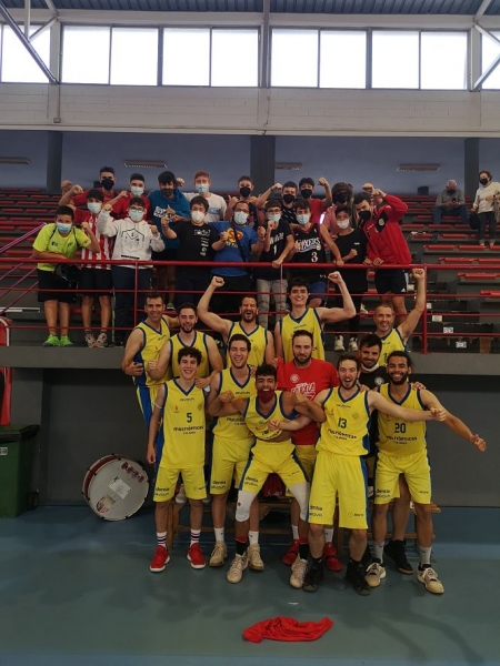 El Multiópticas Baza celebra su clasificación para la Final Four (CB BAZA) 