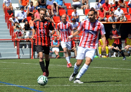 Rober Prieto, durante un lance del partido esta mañana en San Pedro (GABRIEL R. LÁZARO / GRJ)