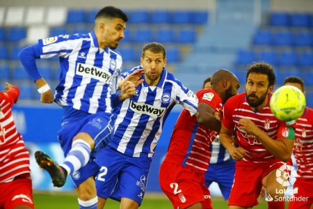 El Granada sufrió en `Mendizorroza` su cuarta derrota consecutiva de la temporada (