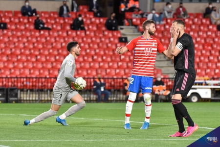 Rui Silva y Domingos Duarte, durante el encuentro ante el Real Madrid hace una semana (JOSÉ M. BALDOMERO)