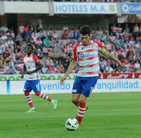 Lucena, durante el Granada - Getafe de la temporada 2012/13, su último partido como jugador rojiblanco (JOSÉ M. BALDOMERO)