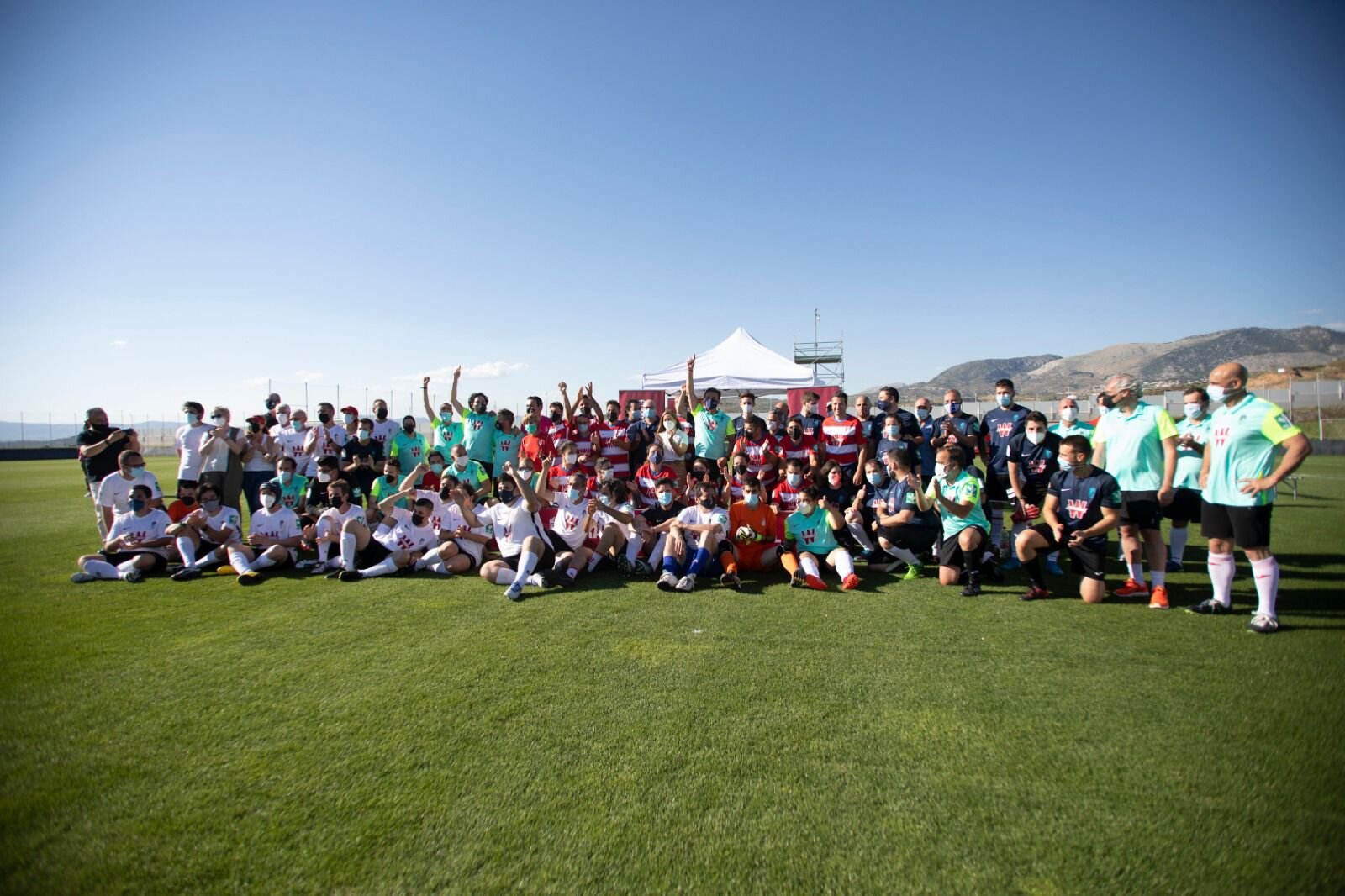 Foto de familia con todos los participantes del Torneo inclusivo organizado por el Granada (MANU BAYONA) Foto de familia con todos los participantes del Torneo inclusivo organizado por el Granada (MANU BAYONA)