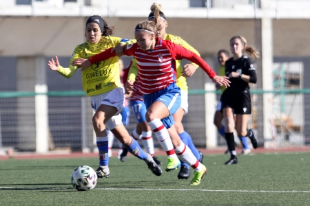 Raquel fue insustituible en la banda izquierda para el Granada Femenino (JOSÉ VELASCO / GRJ)
