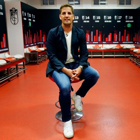 Robert Moreno, en el vestuario del Granada (GCF)