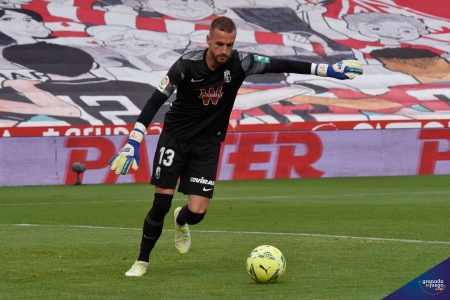 Aarón Escandell terminó jugando como titular y mostrando un gran nivel (JOSÉ M. BALDOMERO)