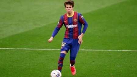 Riqui Puig, durante un partido con el Barcelona la pasada temporada (GETTY IMAGES)