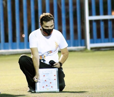 Daniel Pérez durante un entrenamiento con la Cultural Asako (GRJ) 