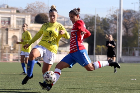 Urre fue la ocupante del lateral zurdo del Granada Femenino durante la mayor parte de la campaña (JOSÉ VELASCO / GRJ)
