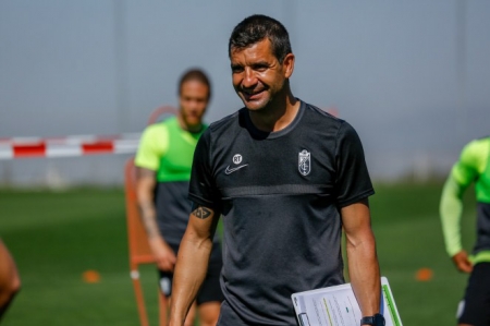 Rubén Torrecilla seguirá en el banquillo del Recreativo (GRANADA CF)