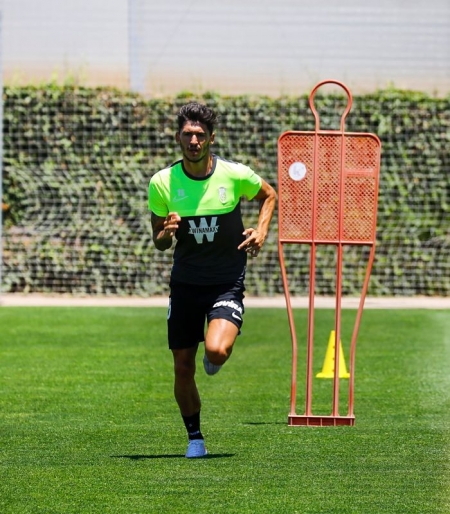 Carlos Neva se está ejercitando en la Ciudad Deportiva con el objetivo de acortar plazos de recuperación (TWITTER @CARLOSNEVA3)