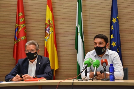 El Alcalde de Baza y el Concejal de Deportes en rueda de prensa (AYTo. BAZA)
